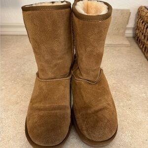 Minnetonka Olympia Short Boots